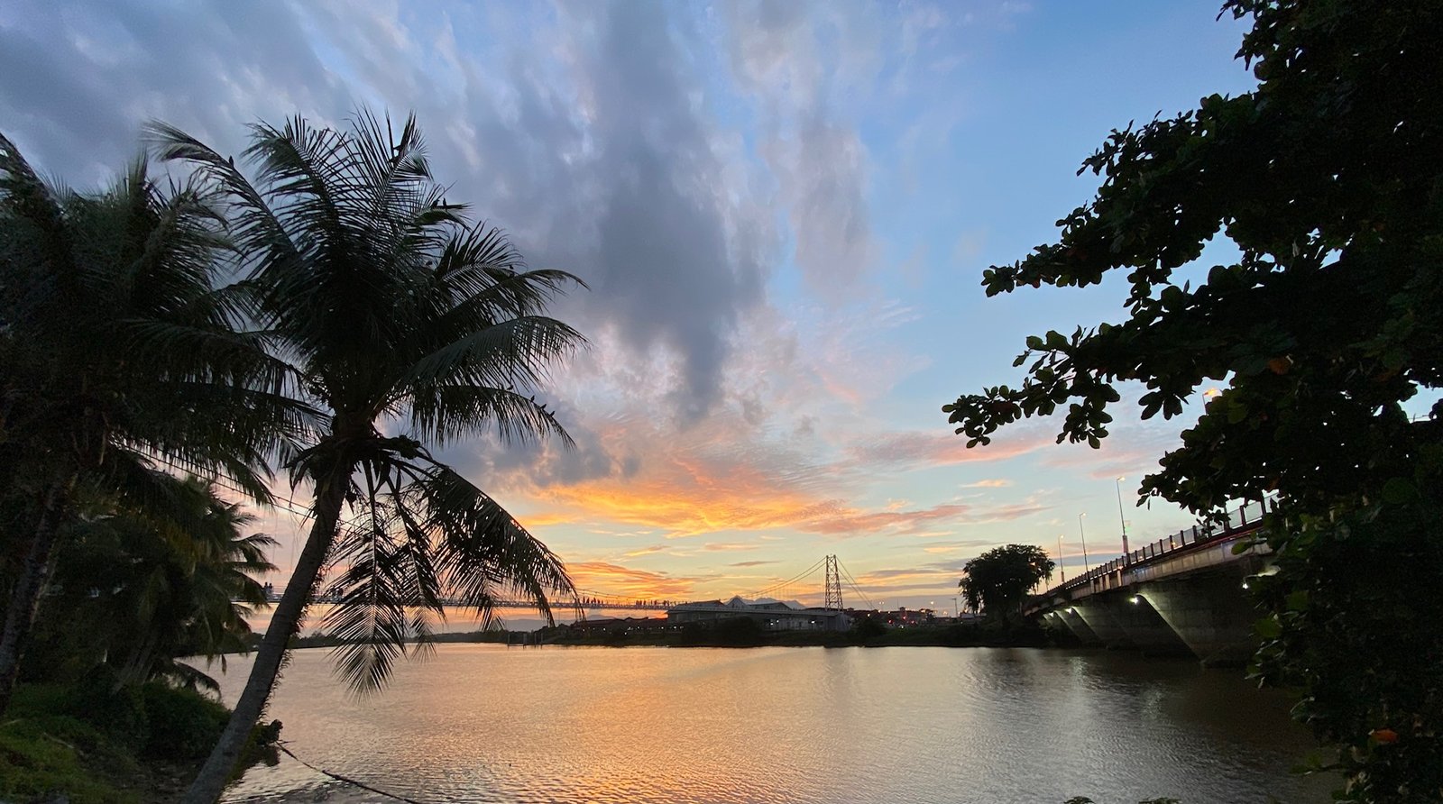 The Timeless Charm of Satok Suspension Bridge: Kuching’s Bridge of Memories and Magic
